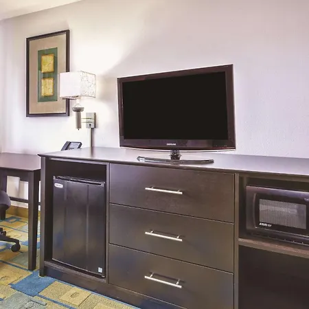 La Quinta Inn By Wyndham Toledo Perrysburg-2