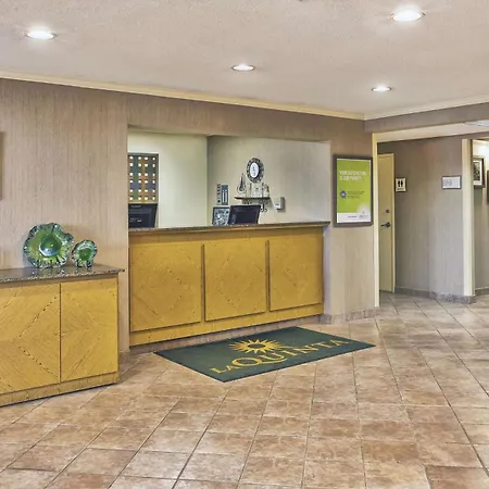 La Quinta Inn By Wyndham Toledo Perrysburg-3